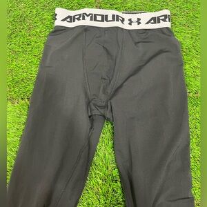 Youth Medium Gently used Under Armour fitted sports pants